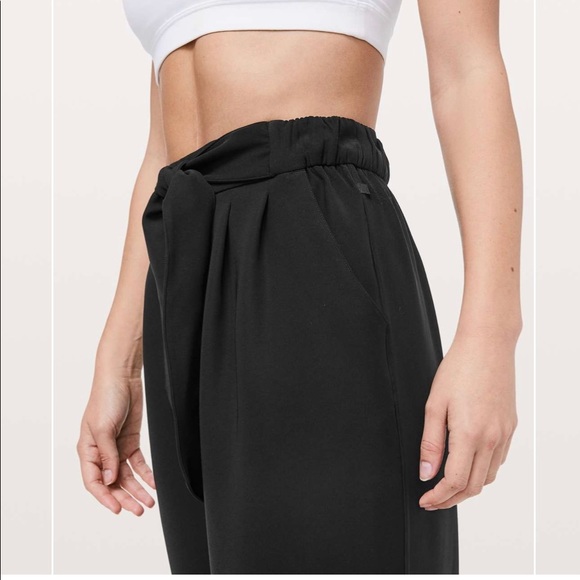 Lululemon Noir Crop - Picture 8 of 9